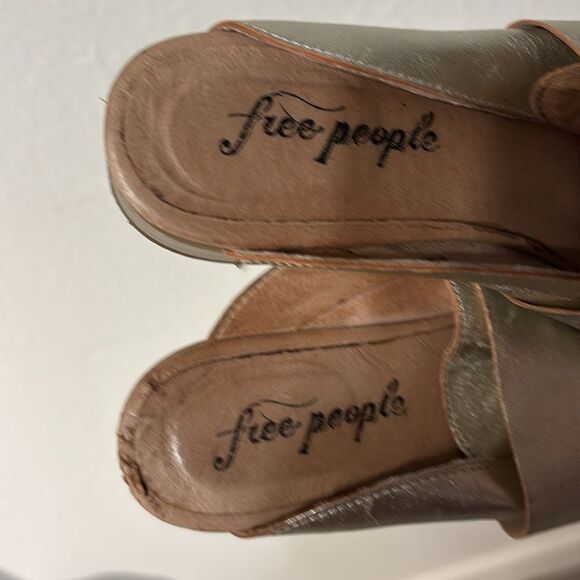 Free People Metallic Gold Mules Size 38 - Picture 2 of 5